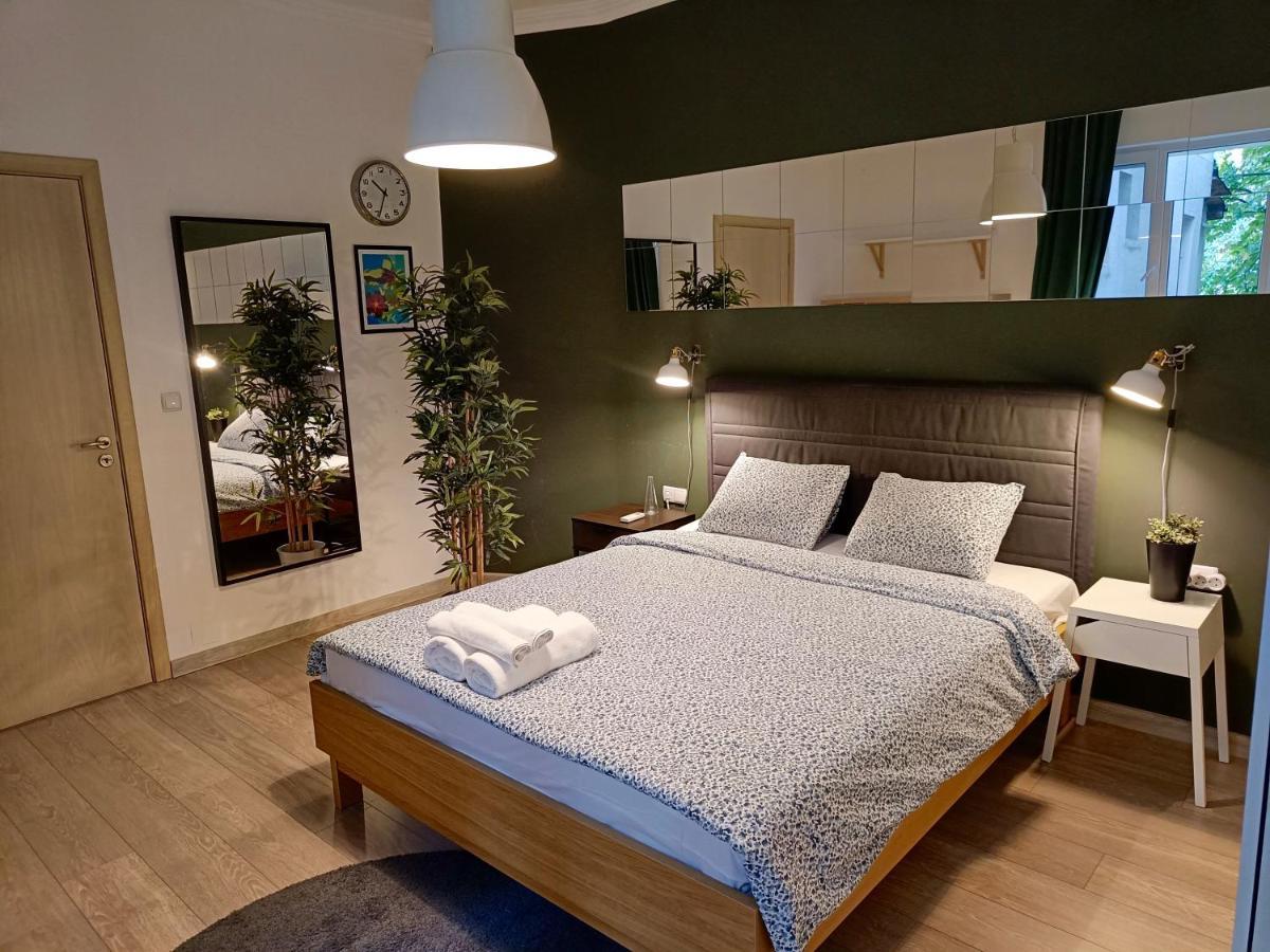 Newly Refurbished Apartment In The City Center Szófia Kültér fotó