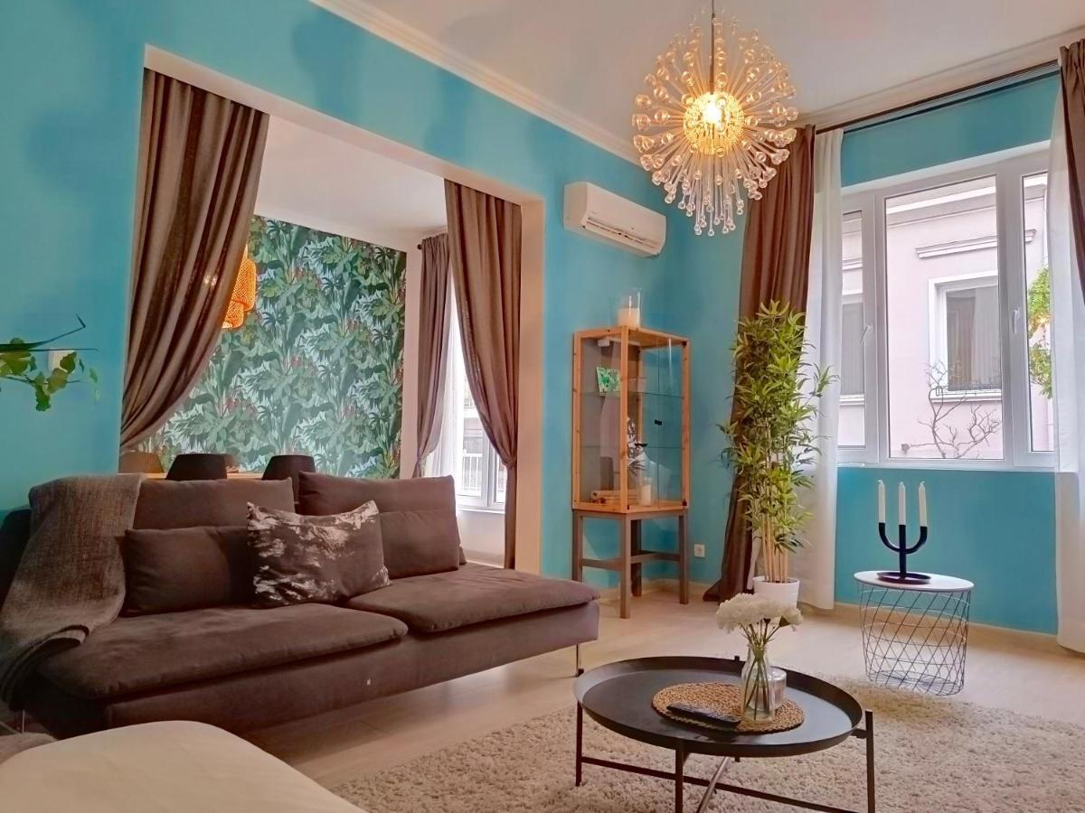 Newly Refurbished Apartment In The City Center Szófia Kültér fotó
