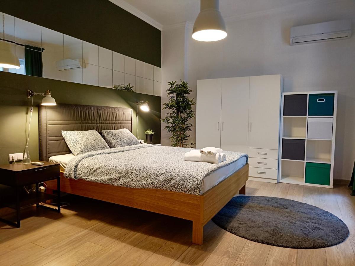 Newly Refurbished Apartment In The City Center Szófia Kültér fotó