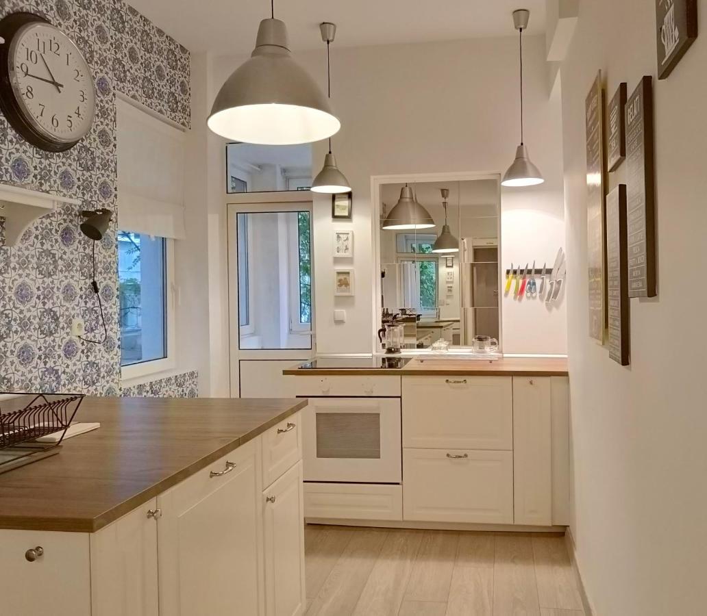 Newly Refurbished Apartment In The City Center Szófia Kültér fotó