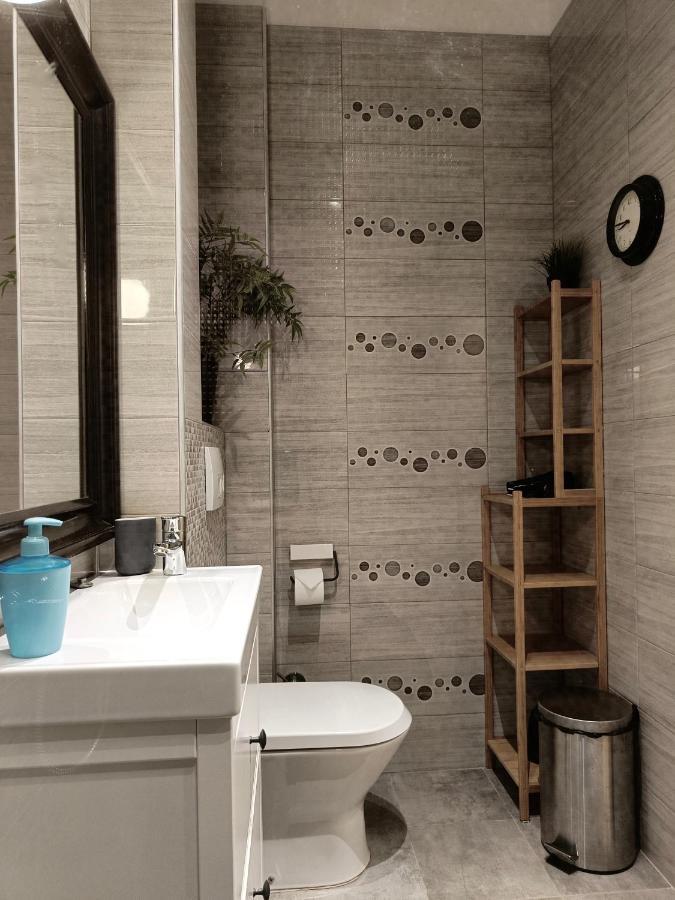 Newly Refurbished Apartment In The City Center Szófia Kültér fotó