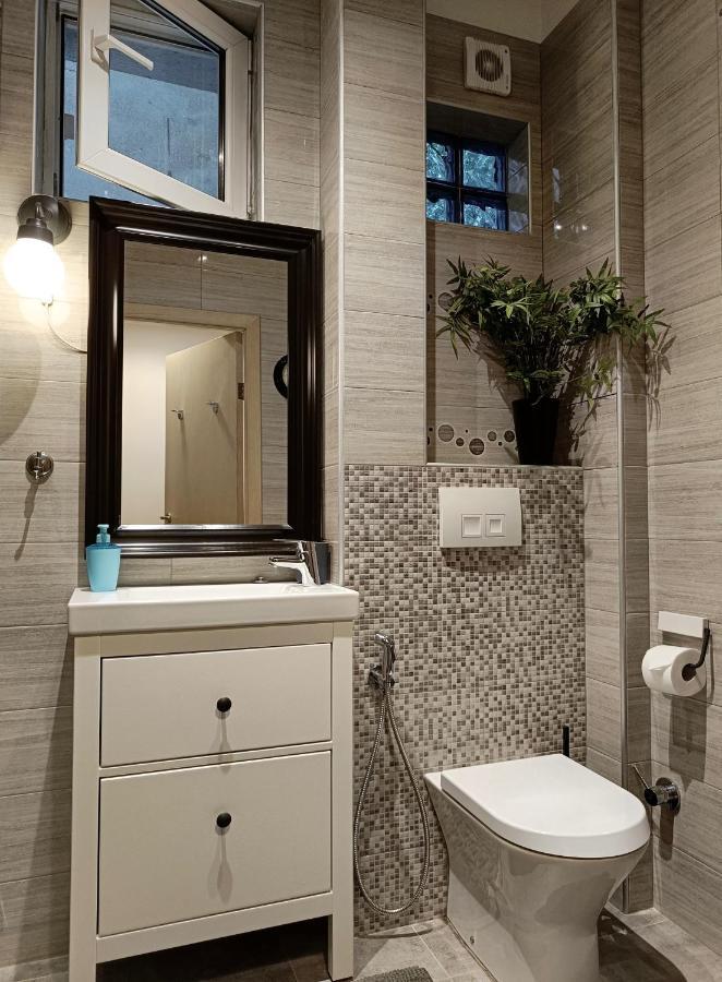 Newly Refurbished Apartment In The City Center Szófia Kültér fotó