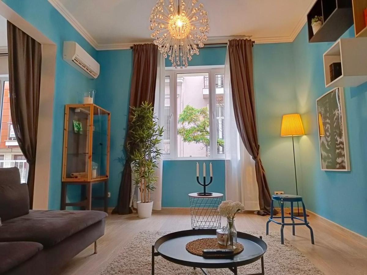 Newly Refurbished Apartment In The City Center Szófia Kültér fotó