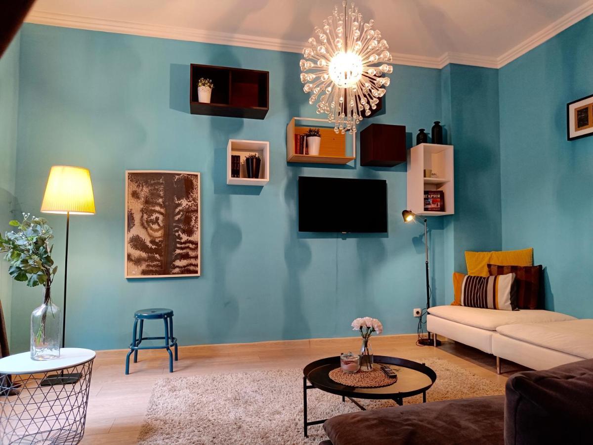 Newly Refurbished Apartment In The City Center Szófia Kültér fotó