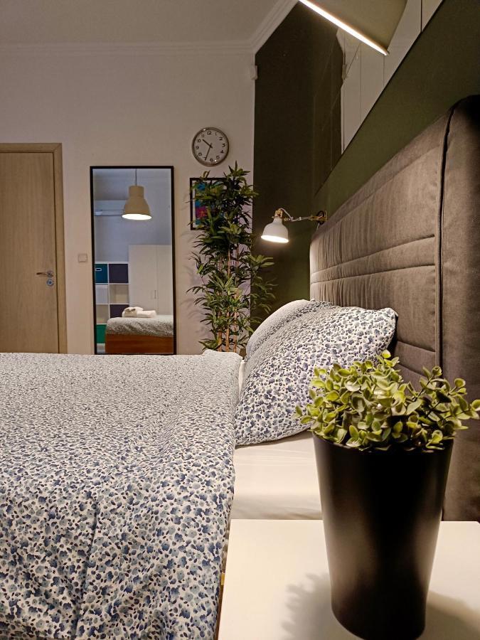 Newly Refurbished Apartment In The City Center Szófia Kültér fotó