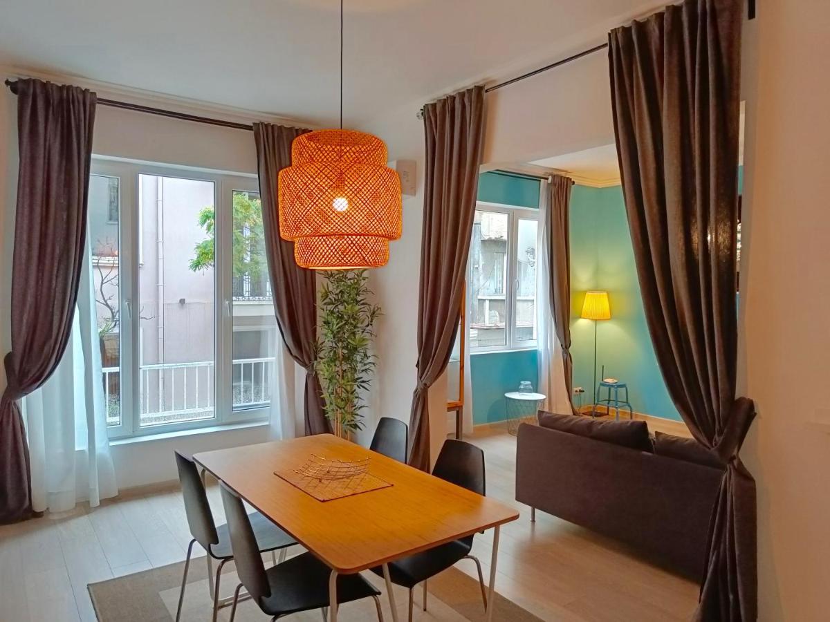 Newly Refurbished Apartment In The City Center Szófia Kültér fotó
