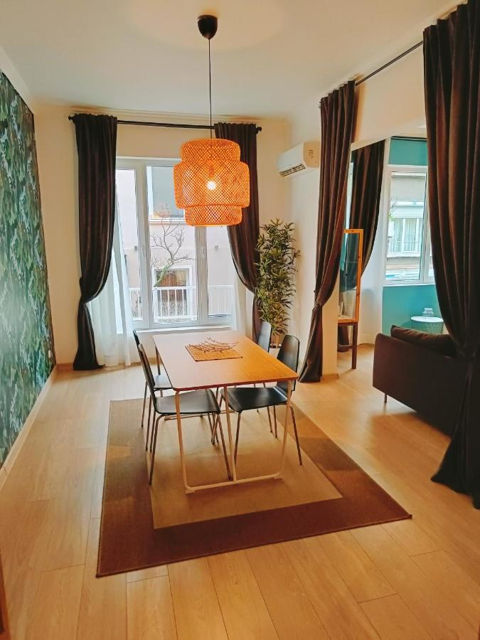 Newly Refurbished Apartment In The City Center Szófia Kültér fotó