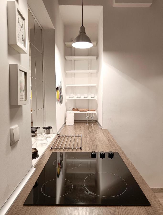 Newly Refurbished Apartment In The City Center Szófia Kültér fotó