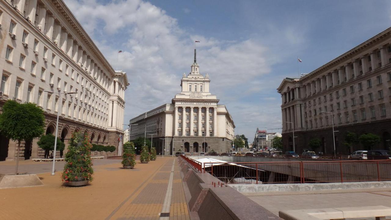 Newly Refurbished Apartment In The City Center Szófia Kültér fotó